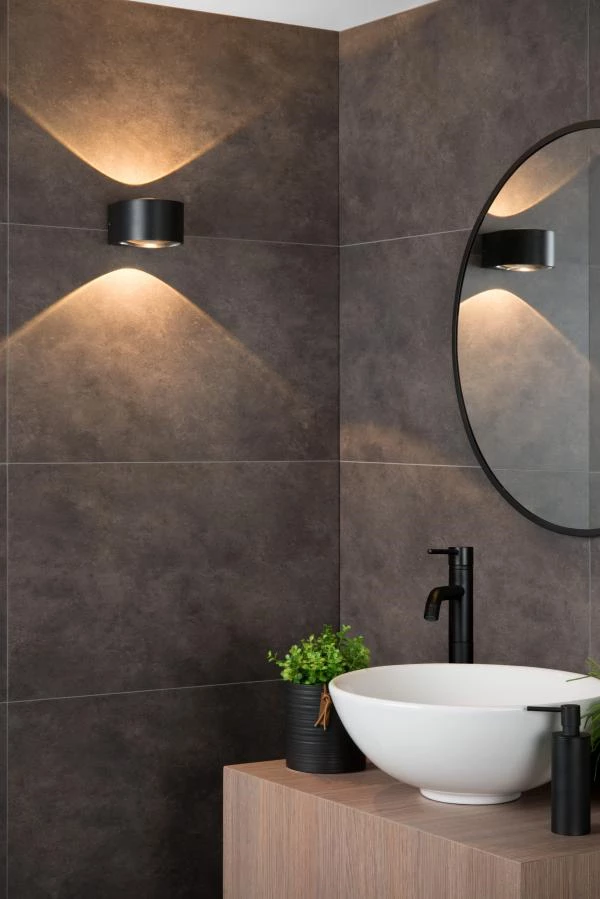 Lucide RAYEN - Wall spotlight Bathroom - LED - 1x12W 3000K - IP65 - Black - ambiance 1